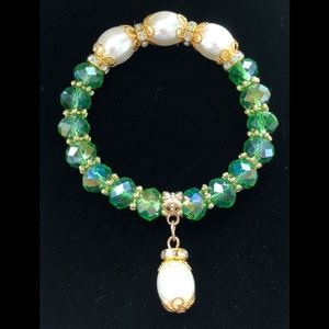 ❤️ 3 for $12 Green Beaded Stretch Bracelet